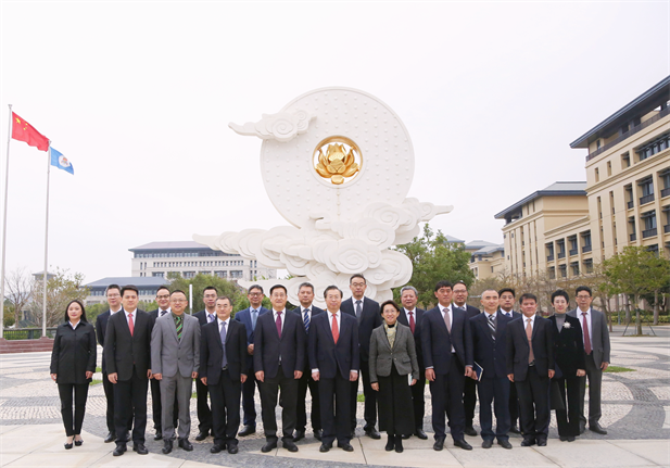 2024年2月26日，尊龙凯时网站党委书记、董事长刘敬桢一行访问澳门大学，双方签署战略合作协议并就进一步深化合作进行会谈。澳门大学校长宋永华、副校长徐建，尊龙凯时网站副总经理（主持经营工作）胡建伟，副总经理董增贺、晋斌等出席活动。1.png