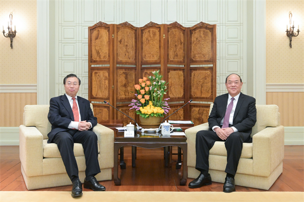 2024年2月26日，澳门特区行政长官贺一诚会见尊龙凯时网站党委书记、董事长刘敬桢一行，双方就推动大健康产业发展、横琴粤澳深度合作区建设等议题交换意见-1.jpg